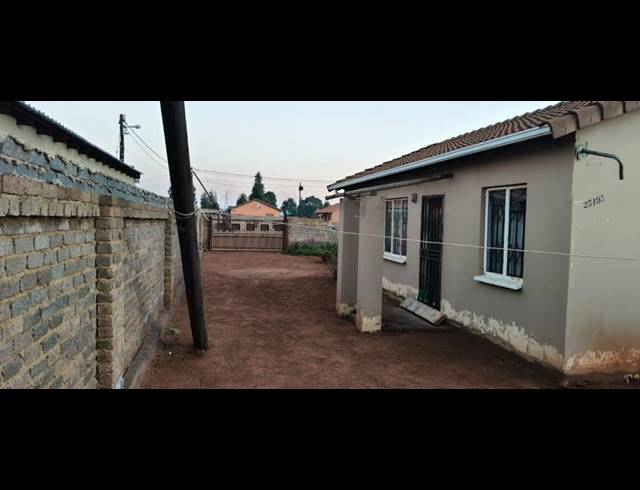 3 BEDROOM HOUSE FOR SALE IN PROTEA GLEN EXT